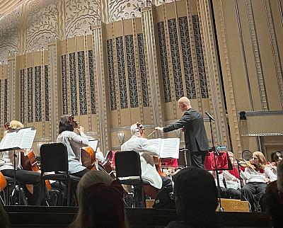 Zachary Levi, assistant professor of music 和 orchestra director at Susquehanna University, conducts the Clevel和 Pops Orchestra.